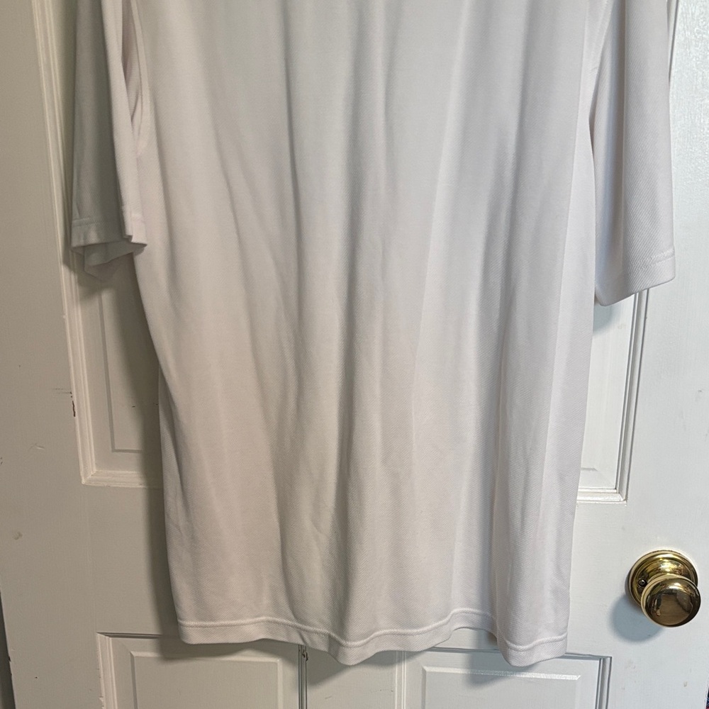 Covington Men's White Short-Sleeve Performance Tee - Picture 6 of 7